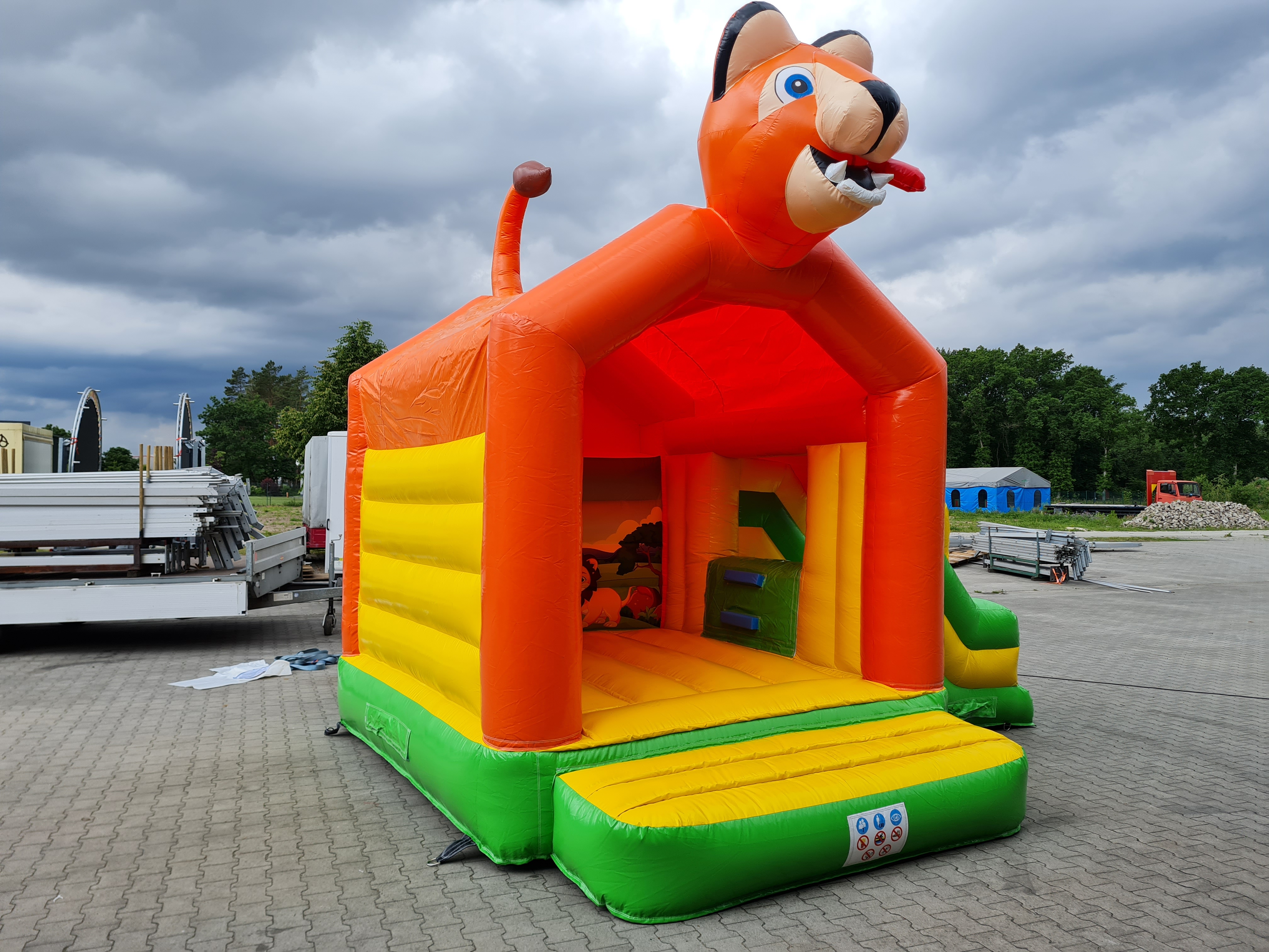 Hüpfburg 4,6x4 m - Löwe mit Rutsche 