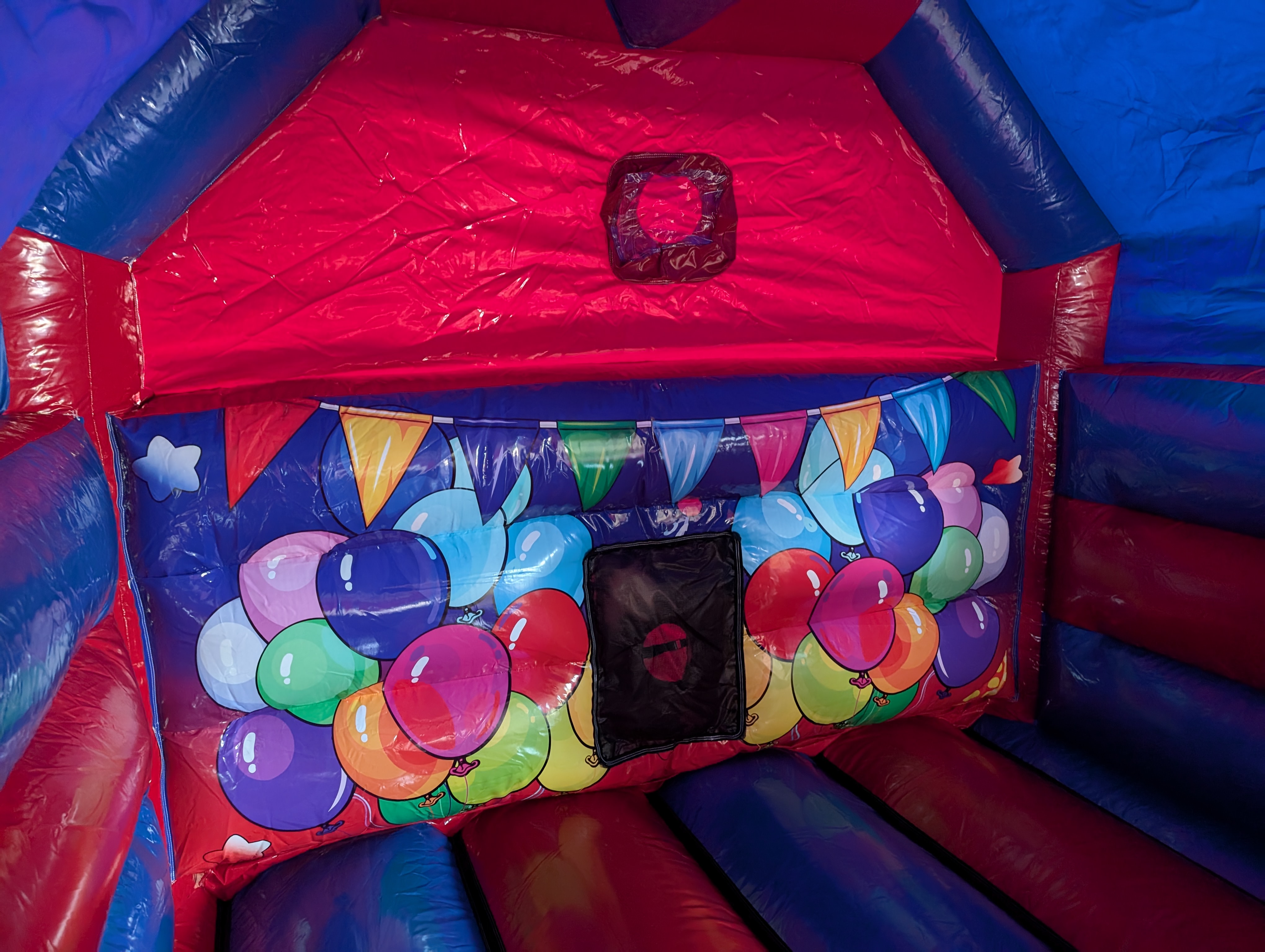 Hüpfburg 3,6x5,4 m - englische Qualität - Disco Ausführung