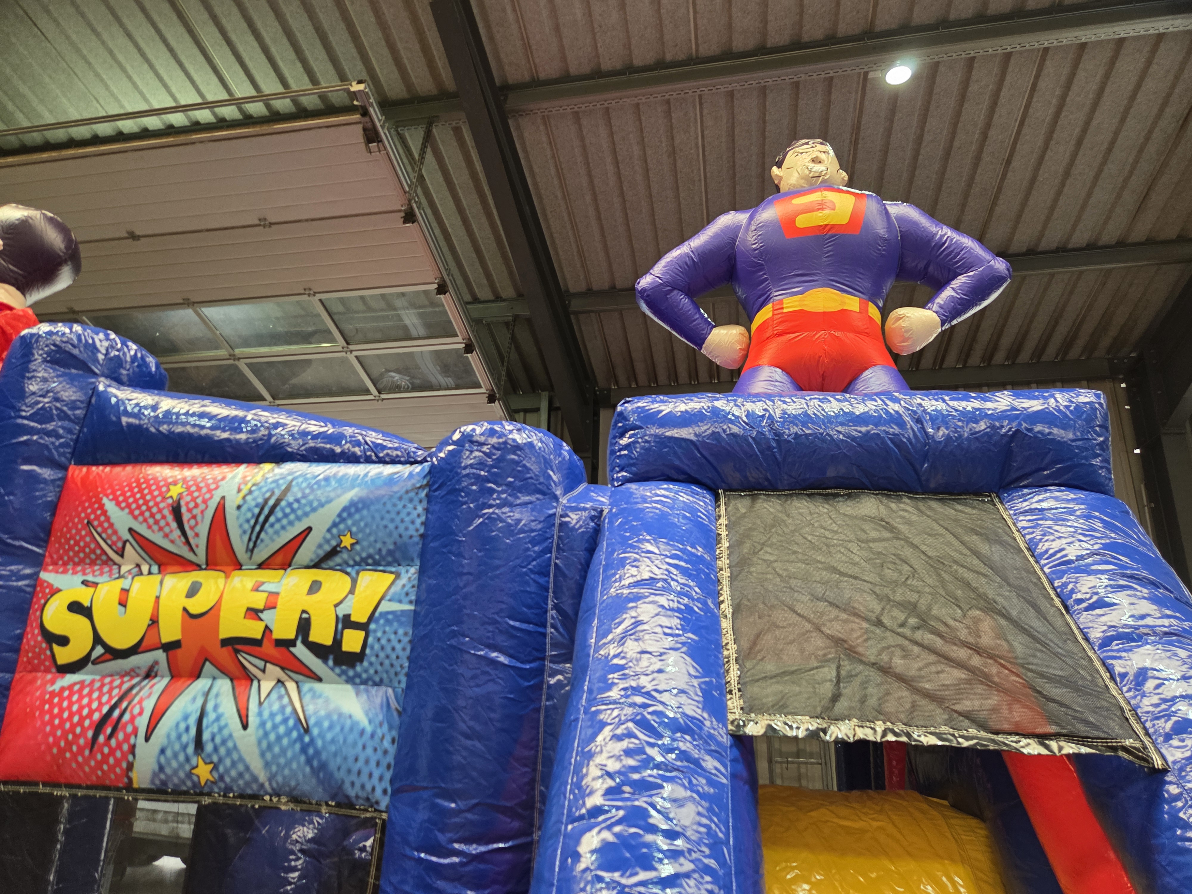 Hüpfburg 5x4,5 m - Superheld - Rutsche seitlich - Gebrauchte Ausführung