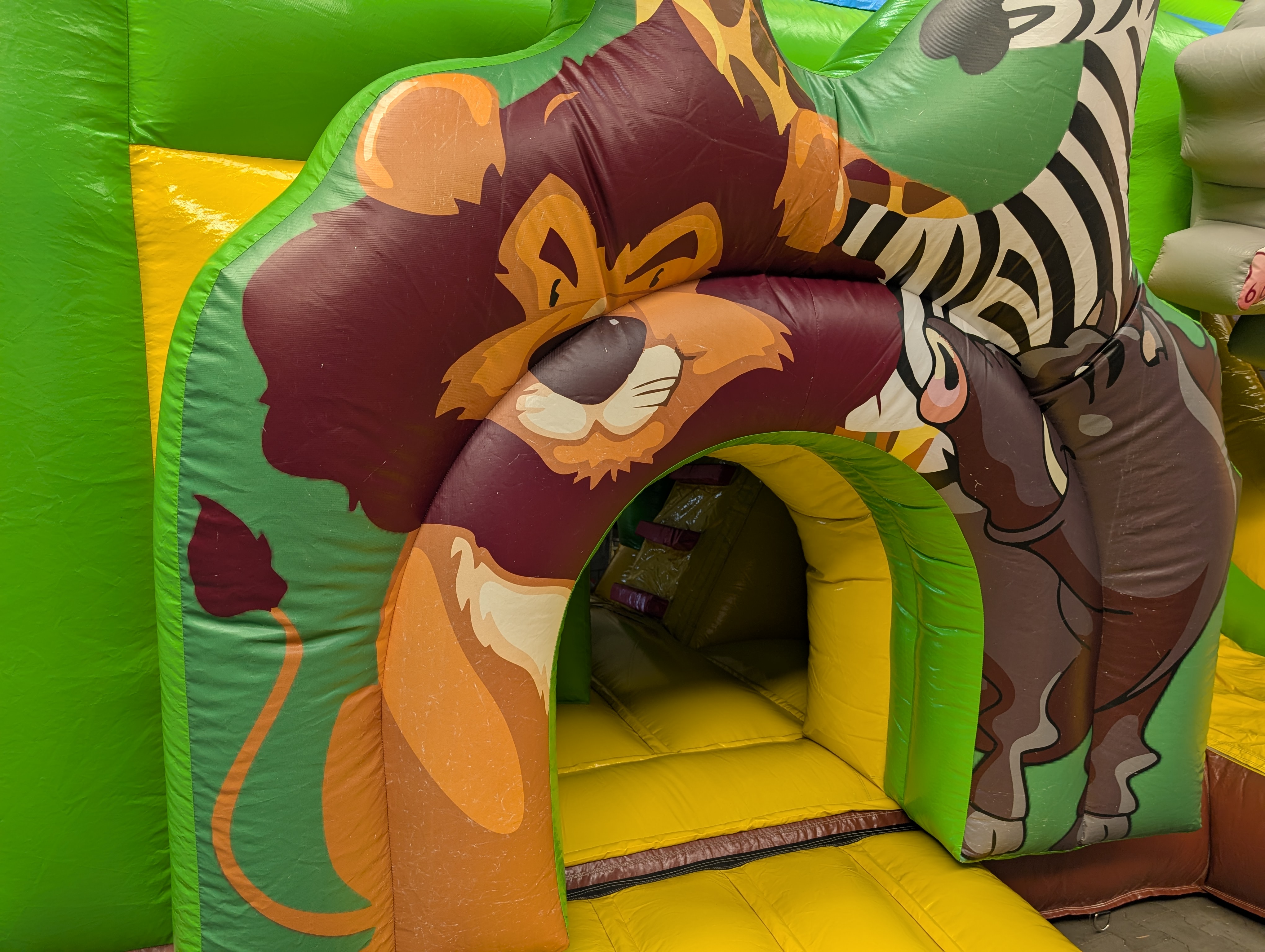 Multiplay-Hüpfburg 5x4 m - mit Rutsche - gebraucht